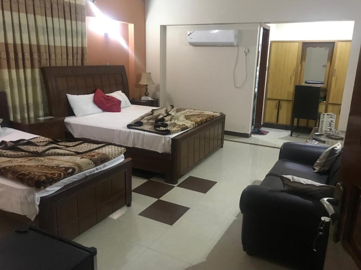 Mir Continental Hotel มุซซาฟฟาราบัด ภายนอก รูปภาพ