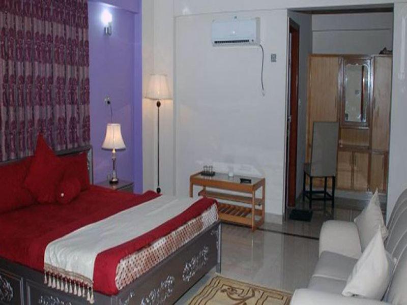 Mir Continental Hotel มุซซาฟฟาราบัด ภายนอก รูปภาพ