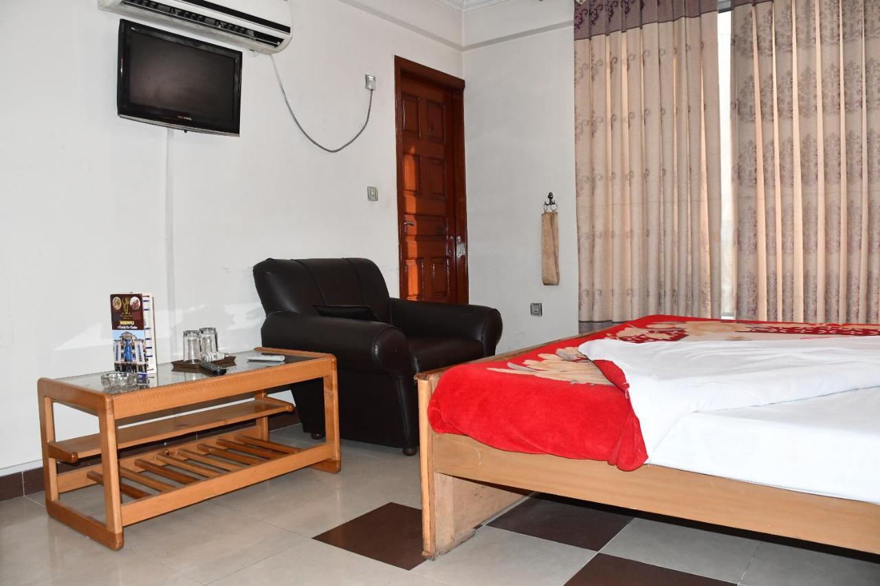 Mir Continental Hotel มุซซาฟฟาราบัด ภายนอก รูปภาพ