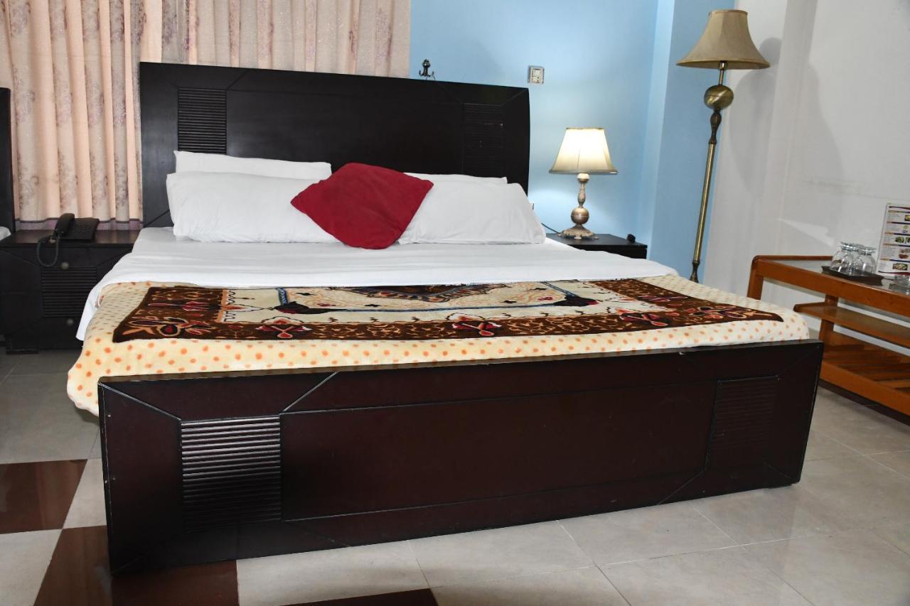 Mir Continental Hotel มุซซาฟฟาราบัด ภายนอก รูปภาพ
