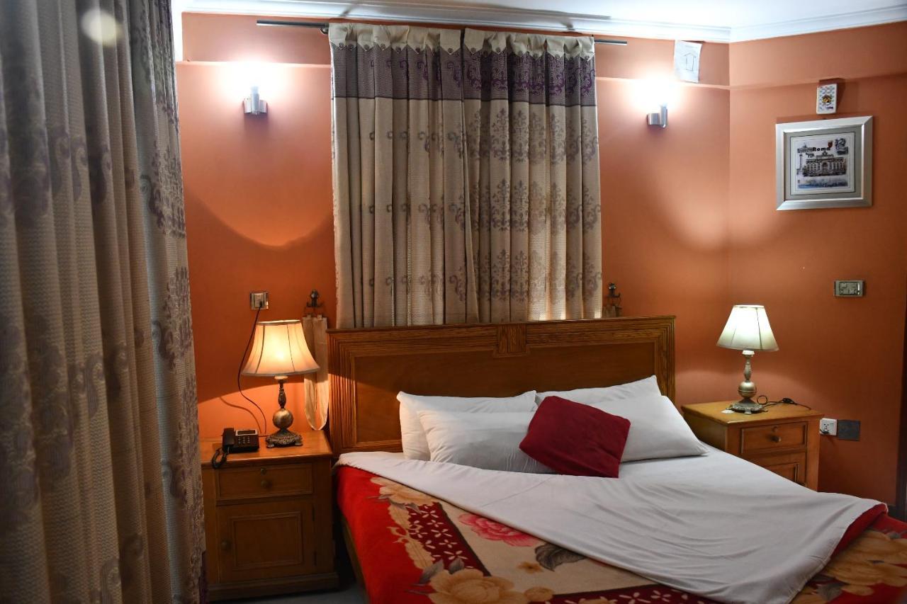 Mir Continental Hotel มุซซาฟฟาราบัด ภายนอก รูปภาพ