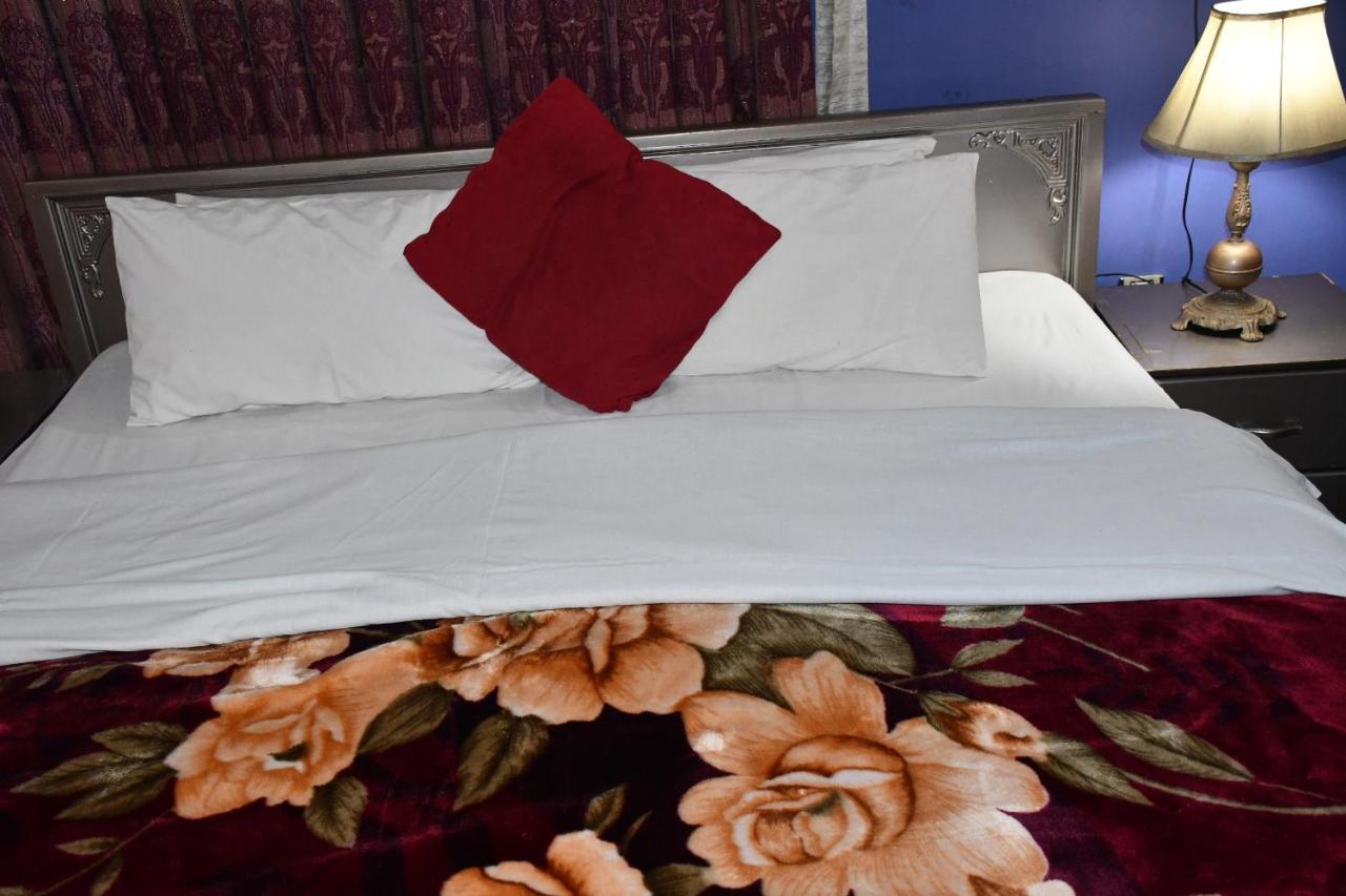 Mir Continental Hotel มุซซาฟฟาราบัด ภายนอก รูปภาพ